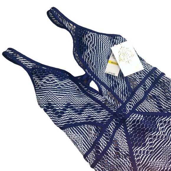 ❌SOLD 😍 BECCA by Rebecca Virtue Color Play Crochet Show & Tell Plunge One-Piece - Picture 5 of 7